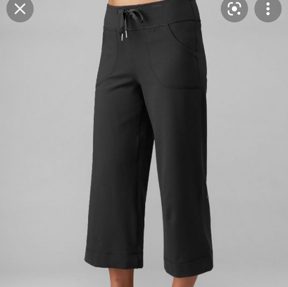 Lululemon Still Grey Crops